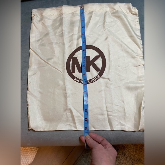 EUC Michael Kors silky dust bag 13 3/4 “X 15”, ivory brown emblem - Picture 5 of 9